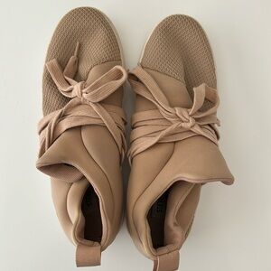 Cute Steve maddens!!